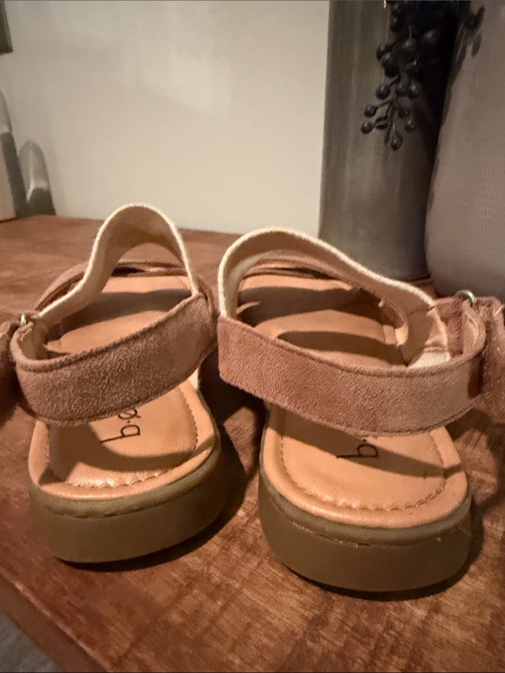 b.o.c Women’s Tan Suede Crisscross Sandals with Elastic Strap - Picture 6 of 8